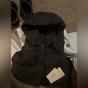 BNWT 🖤Lululemon wunder puff super cropped vest